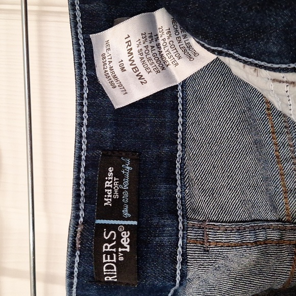 riders by lee mid rise medium wash modest knee length shorts sz 10 - Picture 3 of 5